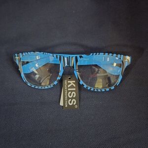 Blue KISS Animal Print UV Glasses